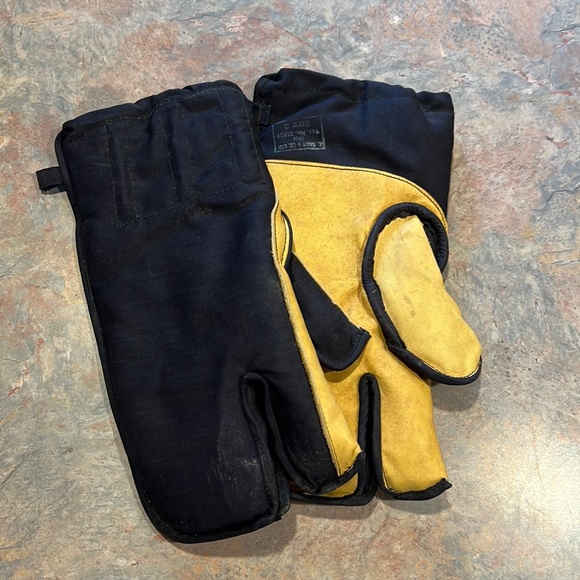 A Baily & Co LTD Accessories Vintage Military Training Winter